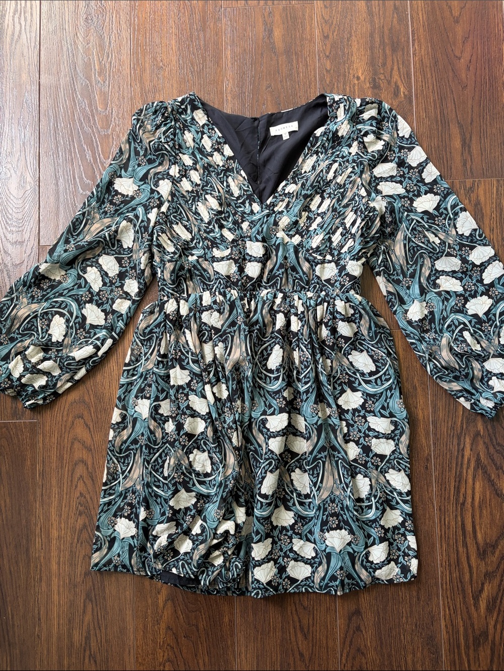 EUC Women's Floral V-Neck Long Sleeve Dress in Teal and Cream